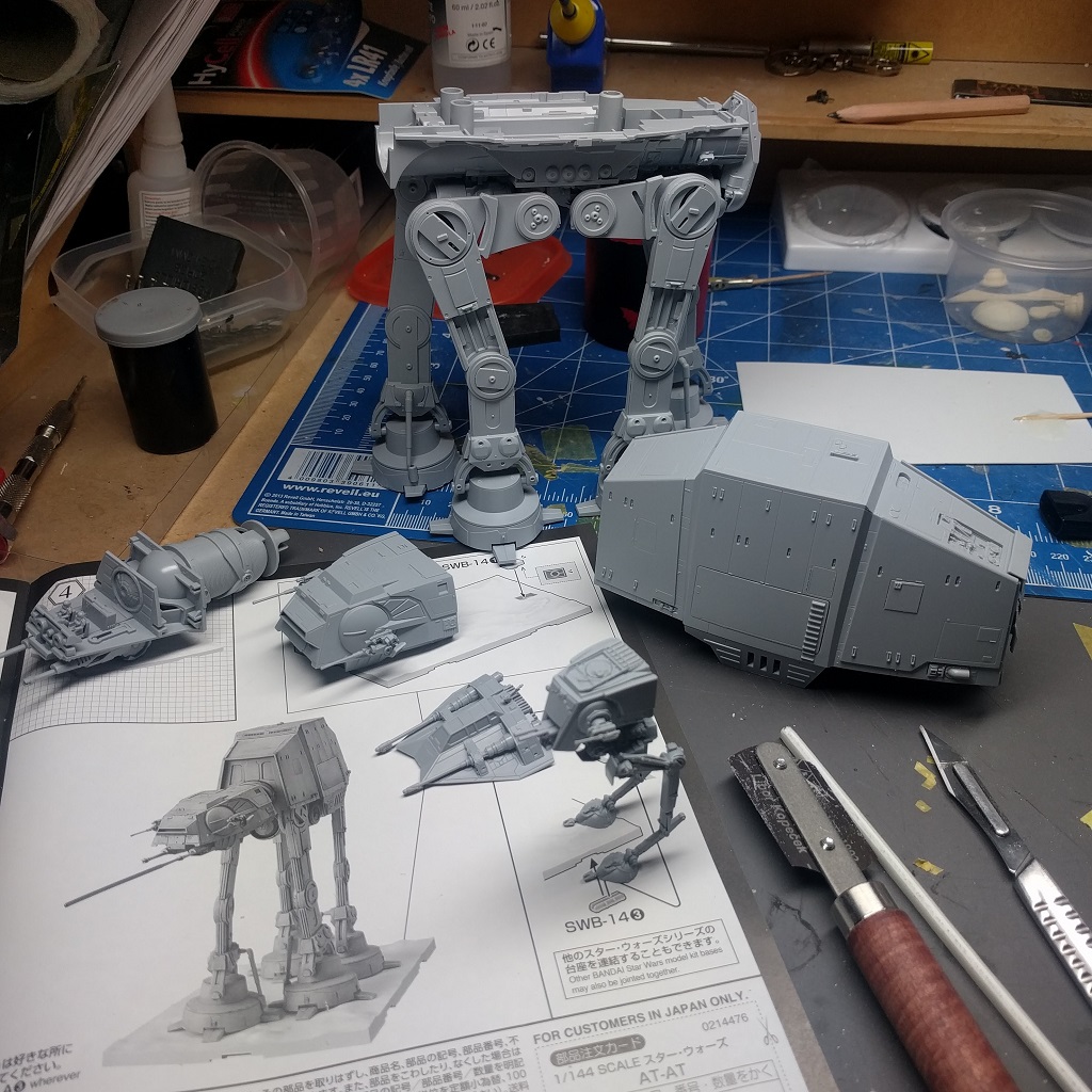 Bandai's AT-AT, AT-ST und Snowspeeder